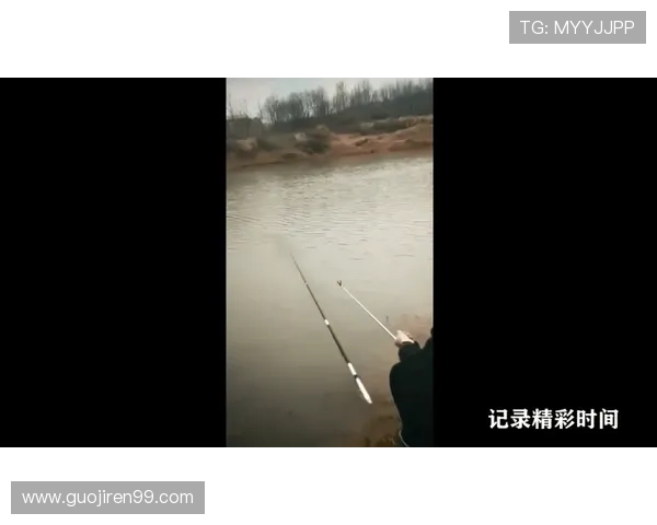 冰钓直播：冬日寒江独钓，一竿入魂！